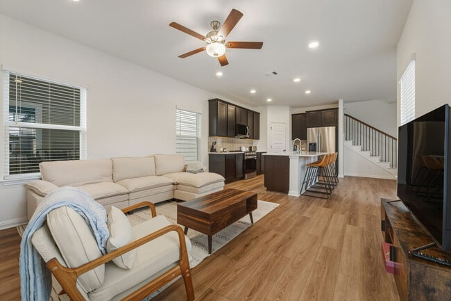 Photo - 2017 Ridge Runner Dr Unit SI ID1492674P