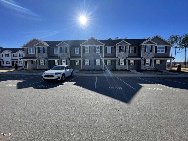 Photo - 1047 Peony Ln