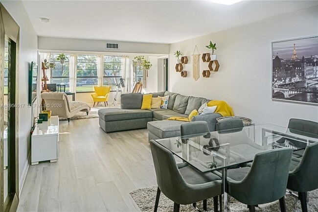 Building Photo - 1715 Whitehall Dr Unit 201