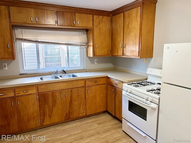 Photo - 383 W Chesterfield St