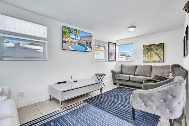 Building Photo - 712 SW 7th Terrace Unit ID1037652P