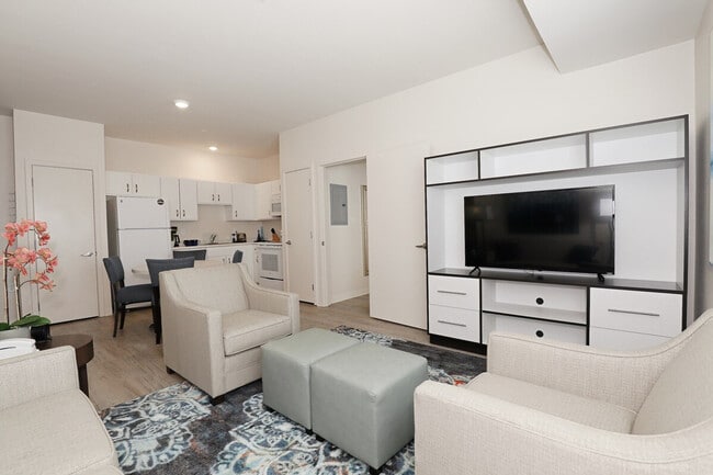 Building Photo - 2220 N Glenville Dr Unit SI ID1039336P