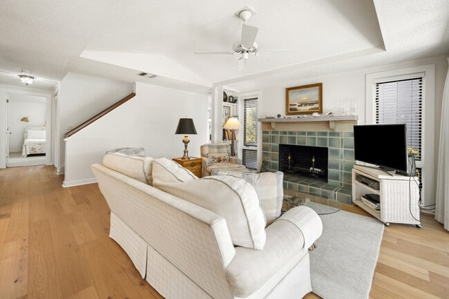 Photo - 1 Pioneer Loop Unit ID1253429P