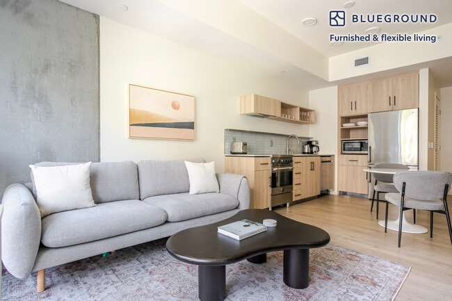 Photo - 6390 De Longpre Ave Unit FL3-ID1400