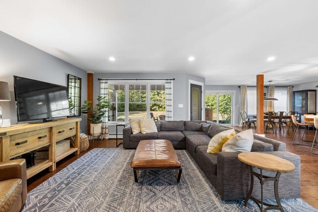 Building Photo - 21 Tall Pine Ln Unit SI FL3-ID1532200P