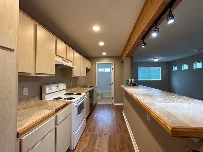 Photo - 831 W 25th St Unit 7