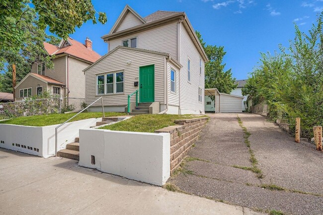 Photo - 610 Fairview Ave N