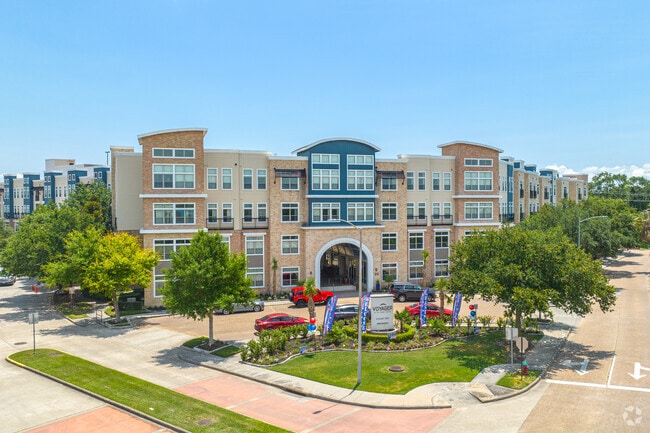 Building Photo - Voyager at the Space Center
