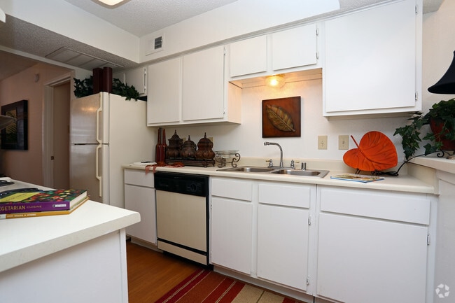 Interior Photo - Hunters Glen