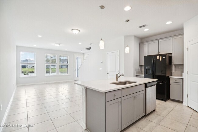 Photo - 260 Brandon Lks Dr