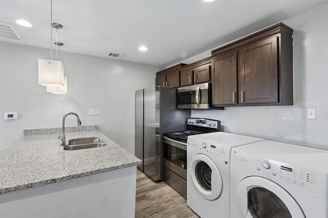 Photo - 313 E Mitchell St