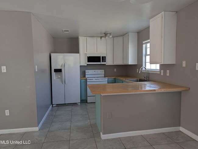 Photo - 2909 57th Ave