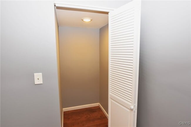 Photo - 112 Woodlawn Ave W