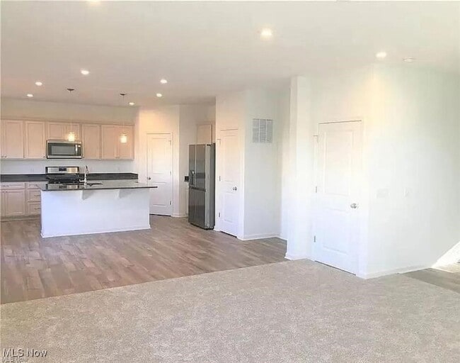 Photo - 63 Woodhull Cir