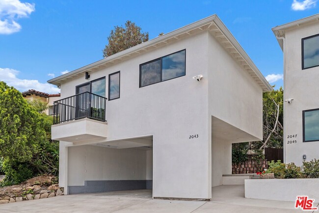 Building Photo - 2043-2047 Paramount Dr
