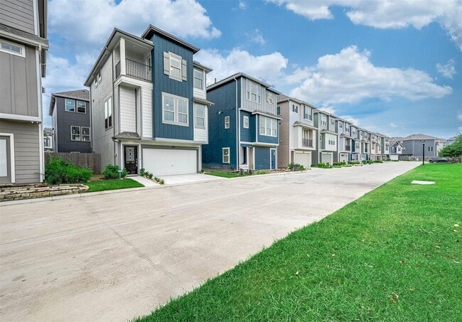 Photo - 2022 Groveland Glen Dr