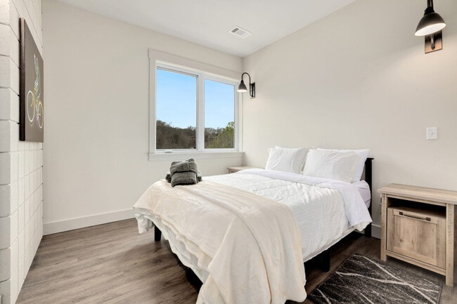 Photo - 10 Riordan Rd Unit ID1221864P