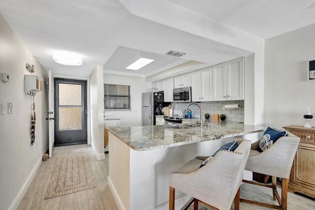 Building Photo - 9400 S Ocean Dr Unit 405