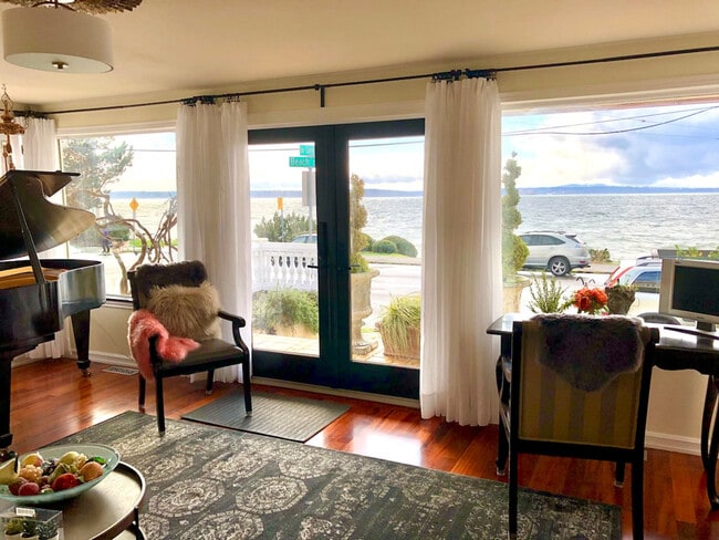 Building Photo - 4030 Beach Dr SW Unit ID1272827P