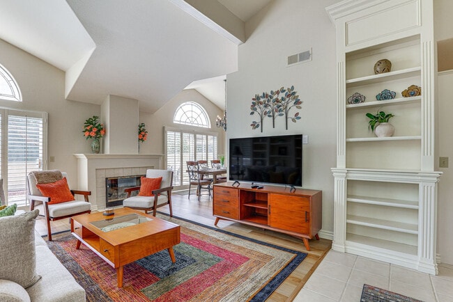 Building Photo - 29695 Circle R Greens Dr Unit SI ID1546108P