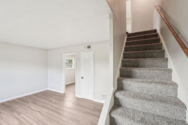 Photo - Columbus Crossing Townhomes