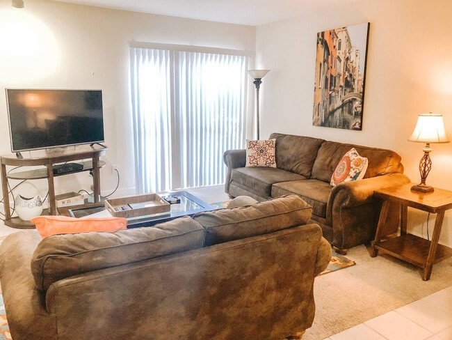 Building Photo - 1700 SW 16th Ct Unit ID1359093P