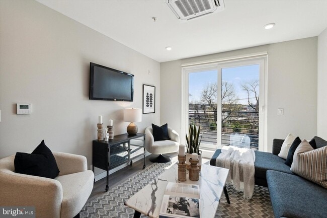 Building Photo - 3449 Scotts Ln Unit B419