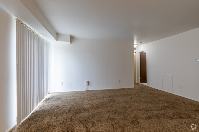 Living Room - Aspen Creek Apartments