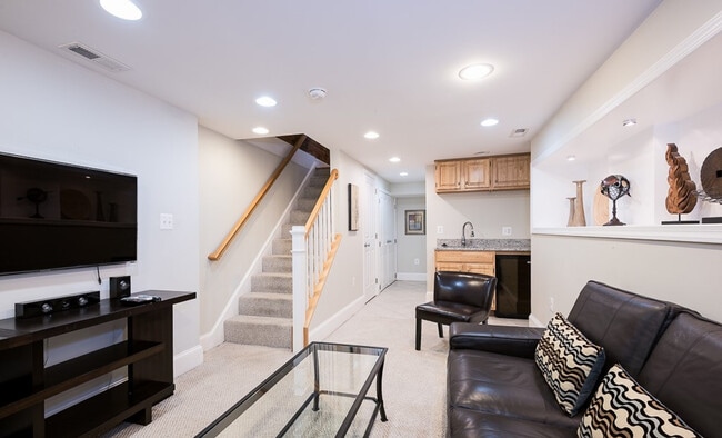 Photo - 222 1/2 E Street NE-SI ID1587659P Unit SI ID1587659P