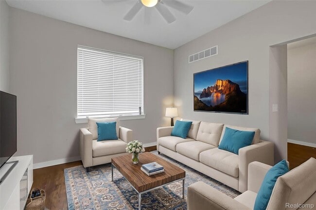 Photo - 534 E Brickley Ave