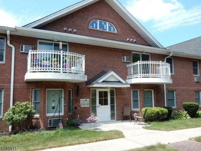 Photo - 28 Jane Dr