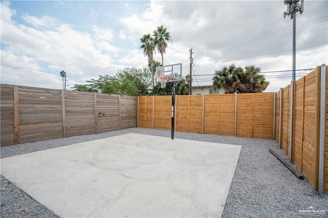 Photo - 802 Redwood Ave Unit 1