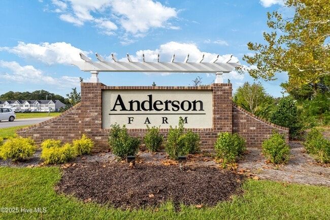 Photo - 2084 Parow Ln NW