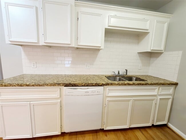 Photo - 4931 Junius St Unit 8