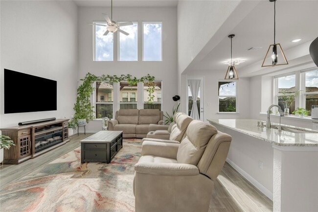 Photo - 223 Balsam St