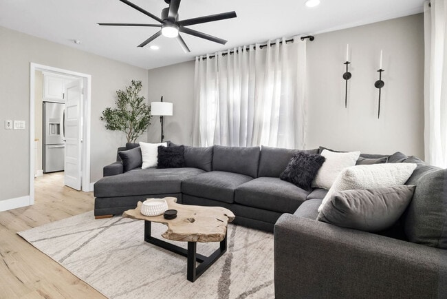 Photo - 304 E Goodwin St Unit ID1257809P