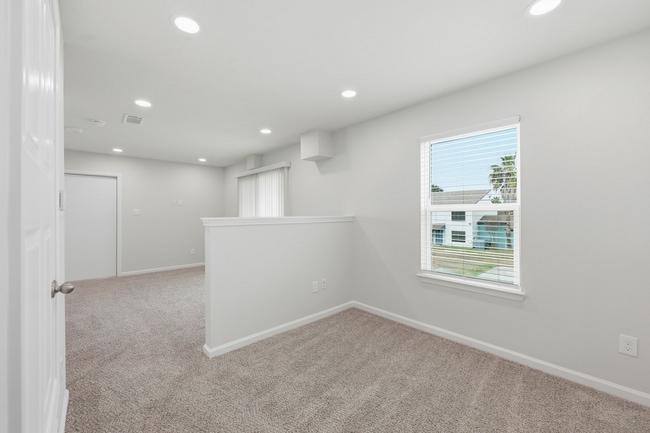 Photo - Land's End Apartments