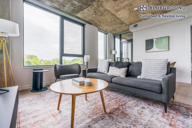 Building Photo - 3030 Potomac Ave Unit FL3-ID1033