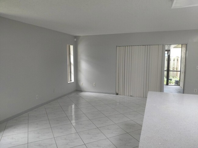 Photo - 1322 Pines Ln