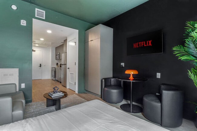 Building Photo - 1704 N 17th St Unit ID1313908P