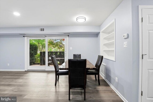 Photo - 218 Locust St SE Unit 142