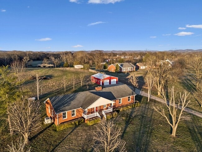 Building Photo - 353 Branham Mill Rd