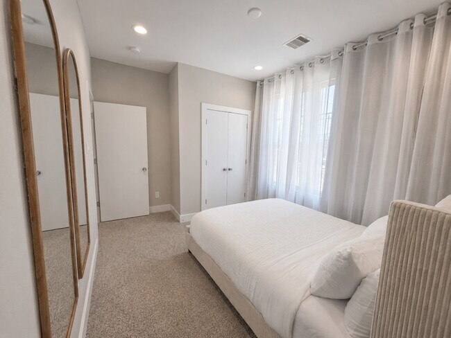 Photo - 8326 Curry Rd Unit SI ID1227052P