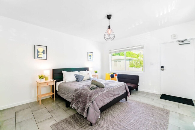 Building Photo - 515 NE 82nd St Unit FL1-ID1022261P