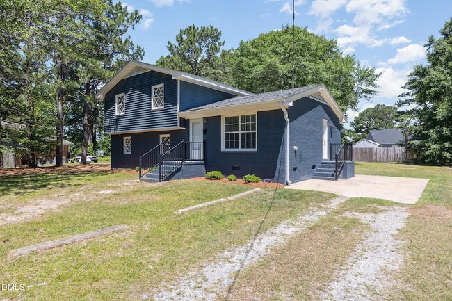 Photo - 806 Primrose St