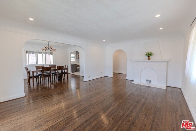 Photo - 1067 S Sycamore Ave