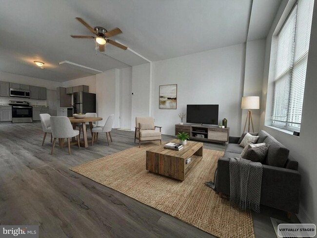 Photo - 731 E 4th St