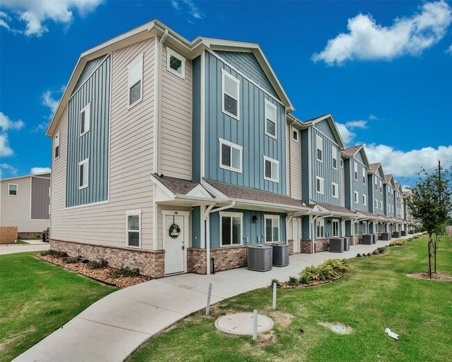 Building Photo - 21155 Gosling Rd Unit 30-D