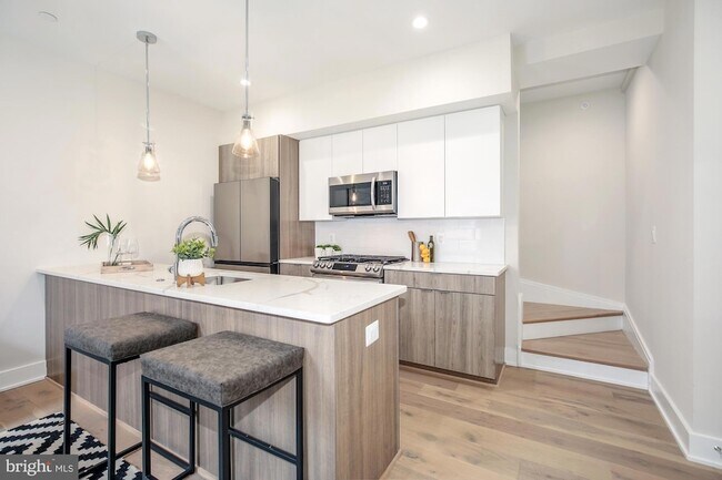 Photo - 1421 Spring Rd NW Unit 302