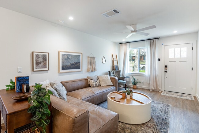 Building Photo - 1613 Berene Ave Unit SI ID1501454P